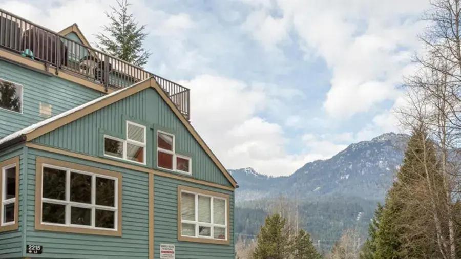 Gondola Village By Whistler Premier Bagian luar foto